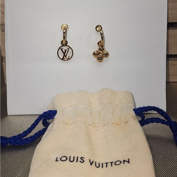 Authentic Louis Vuitton Blooming Earrings PRISTINE CONDITION with Dustbag - Picture 8 of 10
